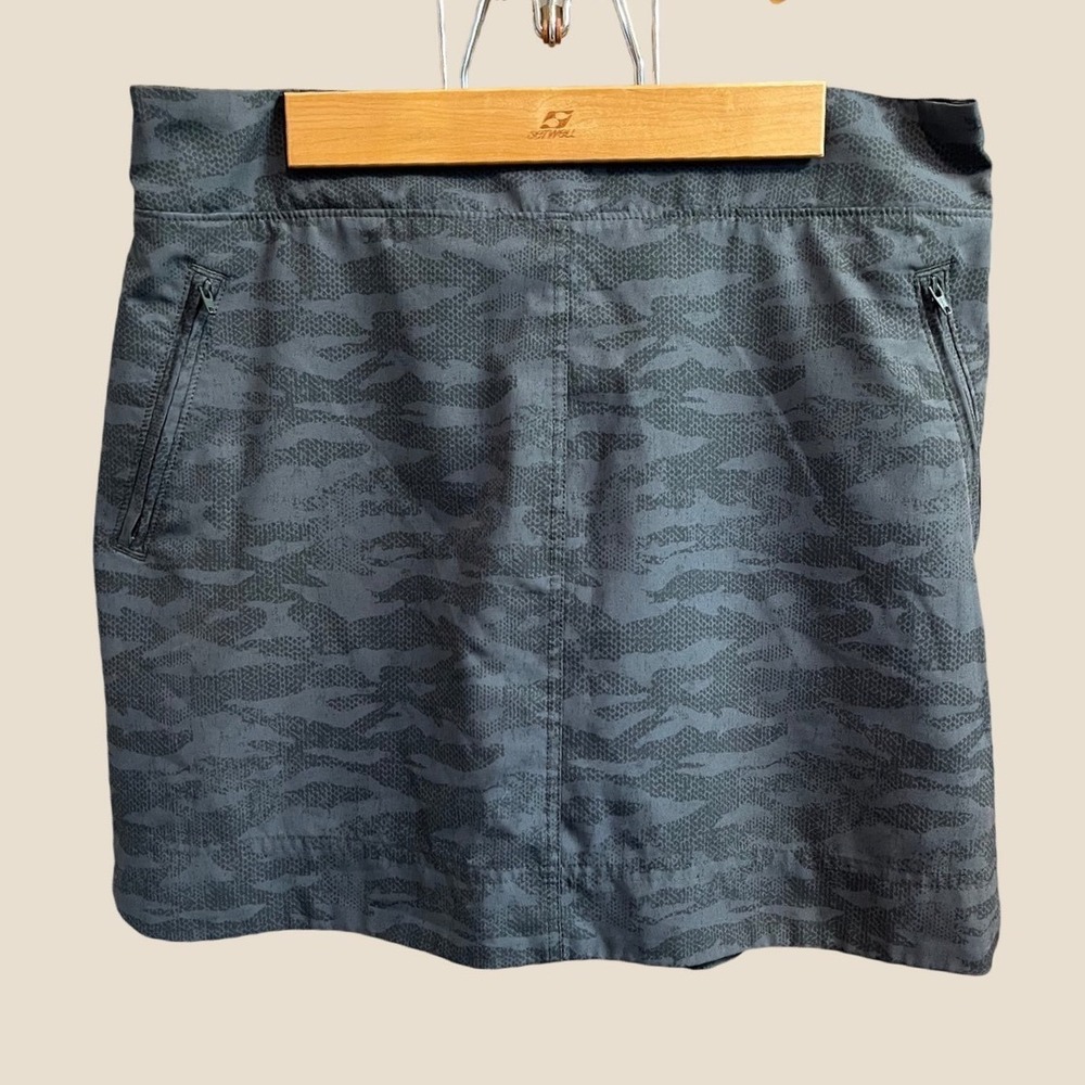 Orvis Skort Women Medium Grey Camo Snakeskin Print Active Outdoor Athletic